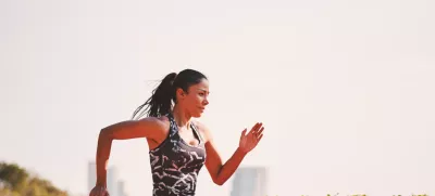 ﻿Sport girl in sporty outfit running at the lane in the park