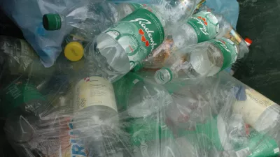 Kdo je za uvedbo kavcij na embalažo pijač in kdo jim nasprotuje?