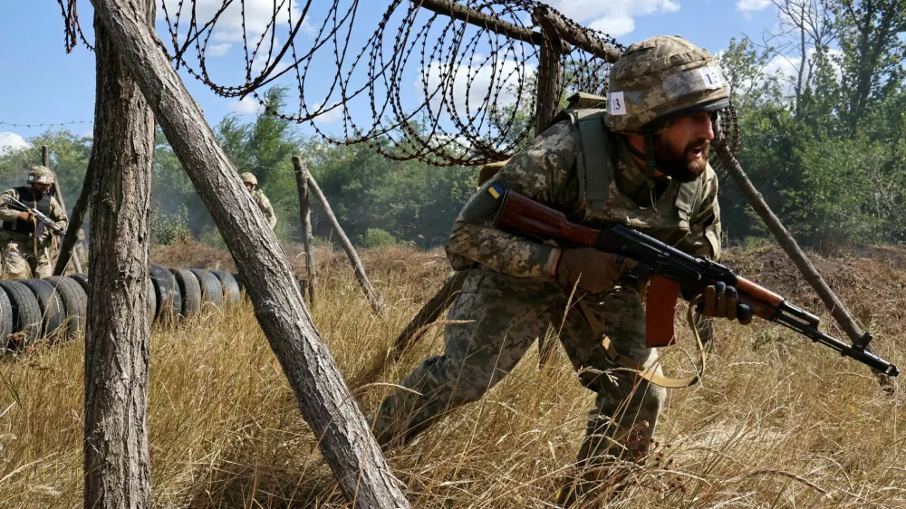 Service members of the 65th Separate Mechanized Brigade of the Ukrainian Armed Forces attend a military drill as recruits near a frontline, amid Russia's attack on Ukraine, in Zaporizhzhia region, Ukraine August 13, 2025. Andriy Andriyenko/Press Service of the 65th Separate Mechanized Brigade of the Ukrainian Armed Forces/Handout via REUTERS  THIS IMAGE HAS BEEN SUPPLIED BY A THIRD PARTY