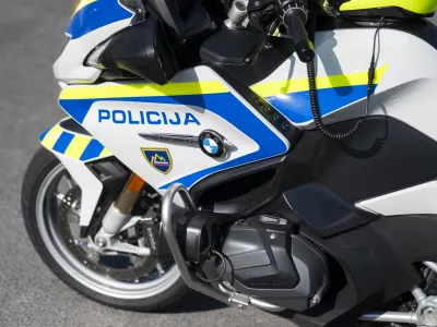 prometni nadzorpolicija - simbolična fotografijaprometna policijavarnost v prometupolicija na motorjihmotoristična policijaprehitri voznikiavtocestna policija08.04.2025 Policijski nadzor, počivališče PovodjeFOTO: Nik Erik Neubauer