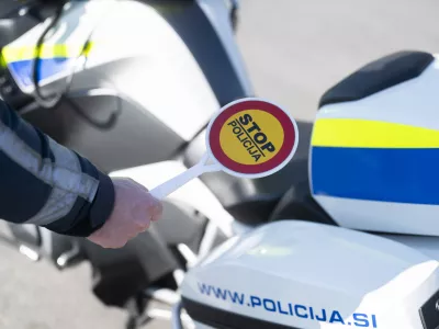prometni nadzorpolicija - simbolična fotografijaprometna policijavarnost v prometupolicija na motorjihmotoristična policijaprehitri voznikiavtocestna policija08.04.2025 Policijski nadzor, počivališče PovodjeFOTO: Nik Erik Neubauer