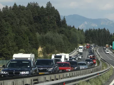- 05.08.2022 – Reševalni pas na avtocesti, ki intervencijskim službam omogoča hitrejši dostop do kraja prometne nesreče oziroma drugega izrednega dogodka, //FOTO: Luka Cjuha