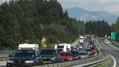 - 05.08.2022 – Reševalni pas na avtocesti, ki intervencijskim službam omogoča hitrejši dostop do kraja prometne nesreče oziroma drugega izrednega dogodka, //FOTO: Luka Cjuha