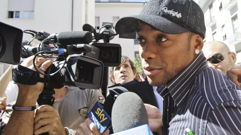 Brazilian soccer player Robinho meets reporters after undertaking medical checks in Gallarate, near Milan, Italy, Tuesday, Aug. 31, 2010. Brazil striker Robinho has arrived in Italy and will sign with AC Milan if the seven-time European champions let go of Marco Borriello, news reports said. Robinho landed at Milan's Malpensa airport Tuesday and underwent medical tests with Milan pending his possible transfer from Manchester City, the ANSA news agency reported. Robinho, who was sent on loan to Brazilian side Santos last season, could become Milan's second major signing in a span of four days after Zlatan Ibrahimovic transferred from Barcelona on Saturday. (AP Photo/Luca Bruno)