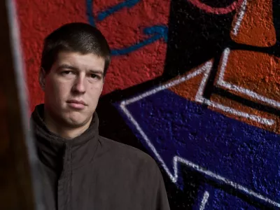 Goran Vojnovič, filmski - televizijski režiser in scenarist, kolumnist Dnevnika - prejemnik nagrade Prešernovega sklada 2009 za roman Čefurji raus!/FOTO: Luka Cjuha OPOMBA: ZA OBJAVO V PRILOGI – DNEVNIKOV OBJEKTIV - INTERVJU / Foto: Luka Cjuha