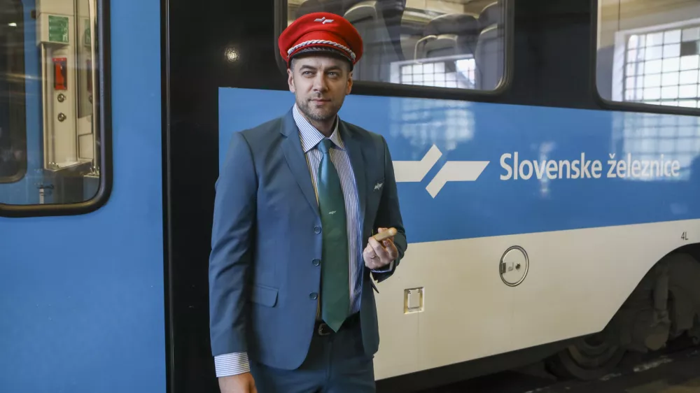 08.12.2023 - novinarska konferenca Slovenskih železnic, na kateri bodo predstavili nove uniforme osebja; Železniški muzej SŽ - Slovenske železniceFOTO: Luka Cjuha