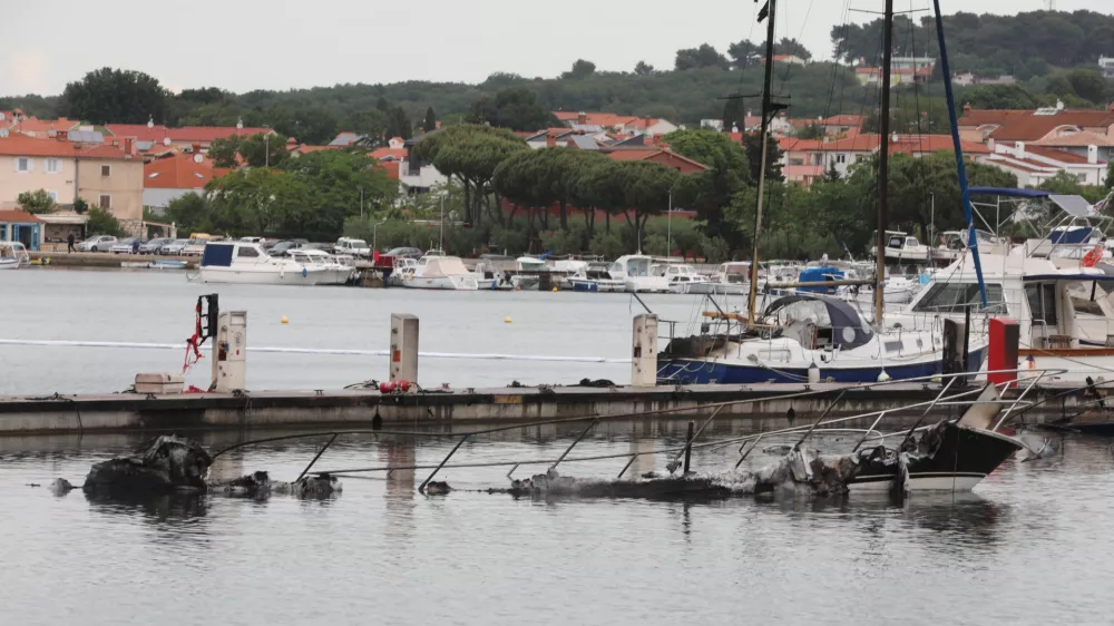 15.05.2024., Medulin - Saniranje stete u Medulinu gdje su u moru izgorjele 22 brodice Photo: Goran Kovacic/PIXSELL