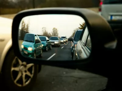Traffic jam in the sideview mirror of a car,Image: 169952198, License: Royalty-free, Restrictions:, Model Release: no