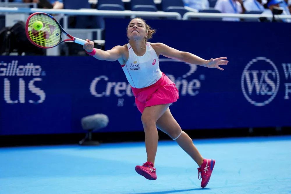 Aug 17, 2025; Cincinnati, OH, USA; Jasmine Paolini (ITA) returns a shot against Veronika Kudermetova (RUS) during the Cincinnati Open at the Lindner Family Tennis Center. Mandatory Credit: Aaron Doster-Imagn Images
