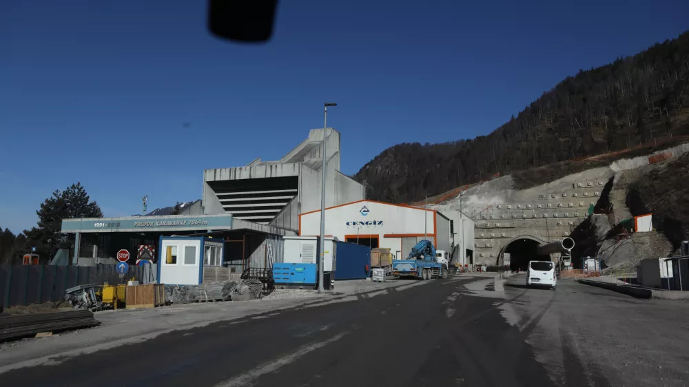 ﻿- 02.03.2022 - Avtocestni predor Karavanke - gradnja druge cevi avtocestnega predora med Slovenijo in Avstrijo - //FOTO: Luka Cjuha.