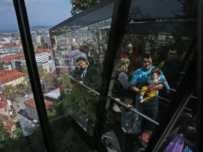 ﻿- 29.09.2017 - vzpenjača na ljubljanski grad - panoramski posnetek Ljubljane - – //FOTO: Tomaž Skale