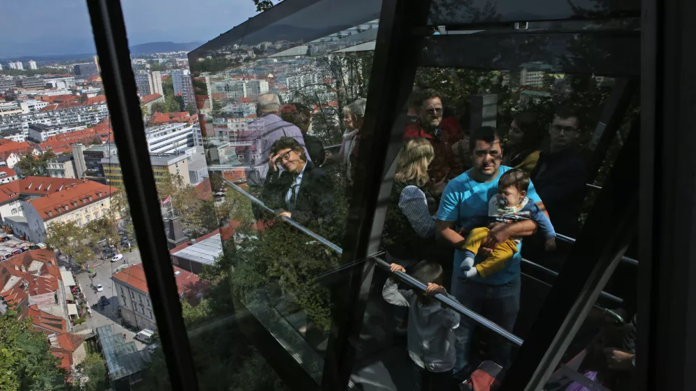 ﻿- 29.09.2017 - vzpenjača na ljubljanski grad - panoramski posnetek Ljubljane - – //FOTO: Tomaž Skale