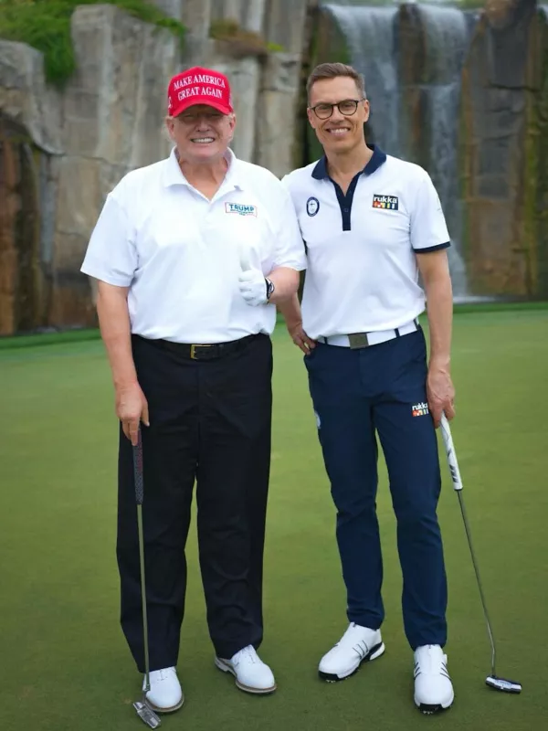 March 29, 2025, Palm Beach, Florida, USA: GOLF BUDDIES: All smiles on the green, U.S. President DONALD TRUMP, 79, giving thumbs up to being with his golf buddy Finland's President ALEXANDER STUBB, 57, on the green at Mar-a-Lago, in Palm Beach, Florida. (Credit Image: © Daniel Torok/Finnish Presidential Office via ZUMA Press Wire)