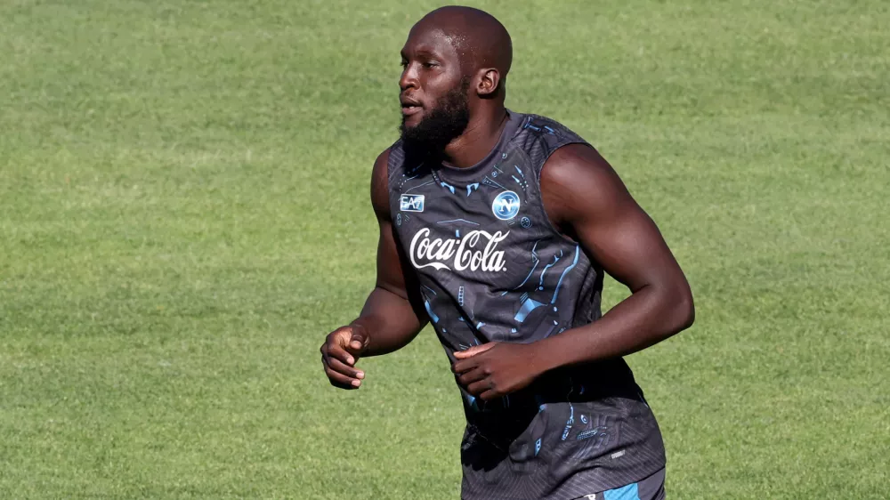 FILE PHOTO: Soccer Football - Napoli Training - Stadio di Carciato, Dimaro, Italy - July 17, 2025 Napoli's Romelu Lukaku during training REUTERS/Ciro De Luca/File Photo