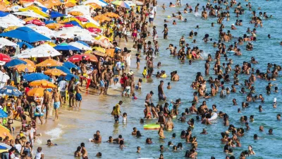 Salvador, Bahia, Brazil - January 06, 2019: Thousands of people on Boa Viagem beach in Salvador, in the Brazilian state of Bahia. / Foto: Thales Antonio