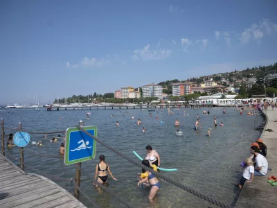 Plaža v Portorožu- 23.07.2022 - Redukcija vode zaradi suše na Primorskem //FOTO: Nik Erik Neubauer