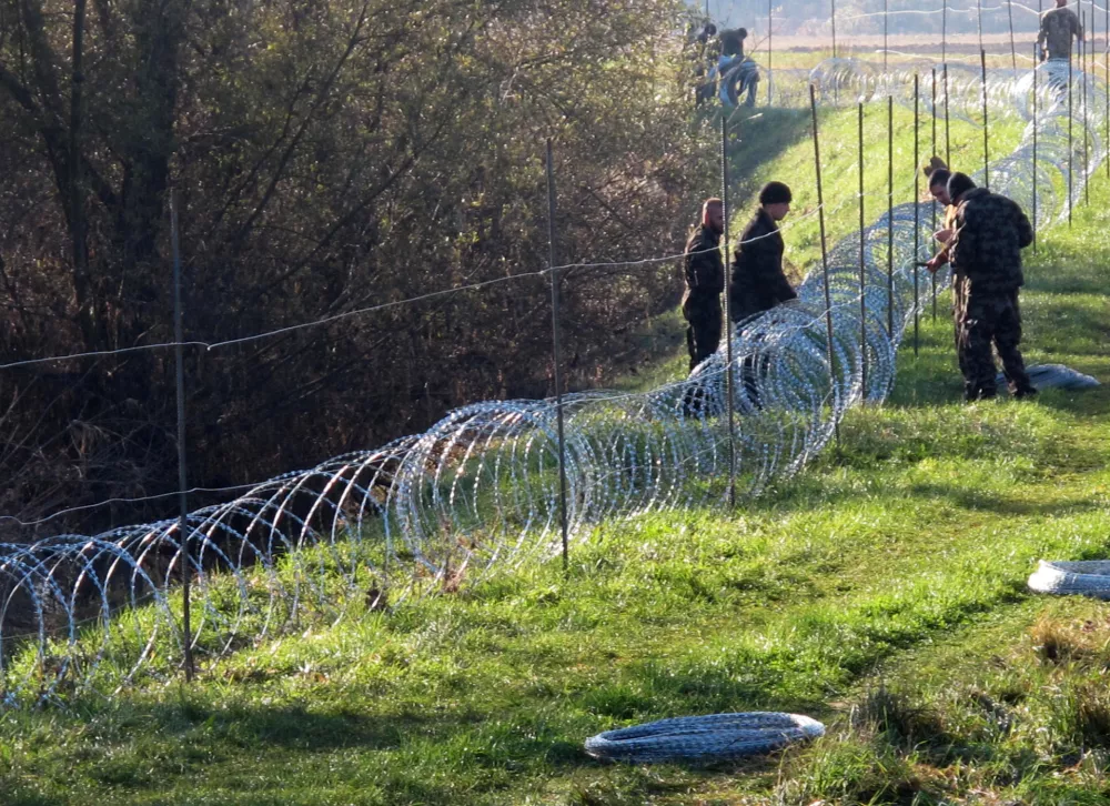 ﻿Postavljanje meje ob Sotli v brežiški občiniMejaBrežice