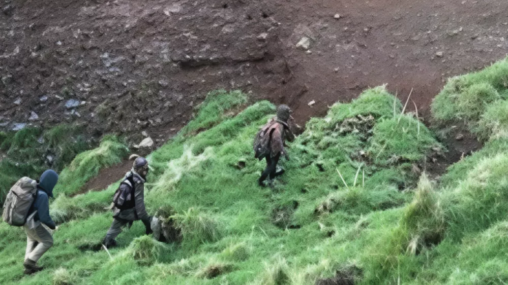 Tom Phillips in otroci, ki so izginili za štiri leta v divjino, zajem zaslona avgust 2025