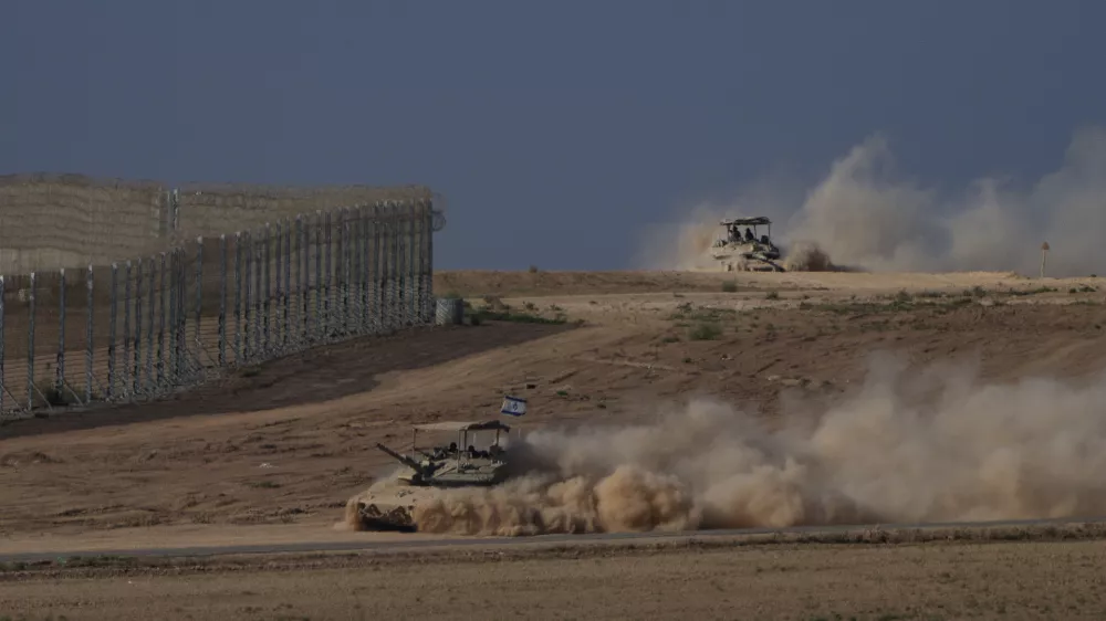 Israeli tanks moves through an area near the Israeli-Gaza border, as seen from southern Israel, Monday, Aug. 18, 2025. (AP Photo/Maya Levin)