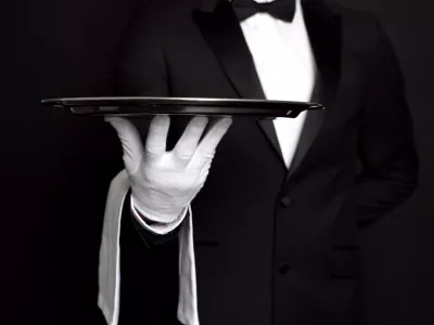  Turizem in gostinstvo – Sezonskost dela, nizke plače in težki delovni pogoji po pandemiji zmanjšujejo interes za delo v tem sektorju.