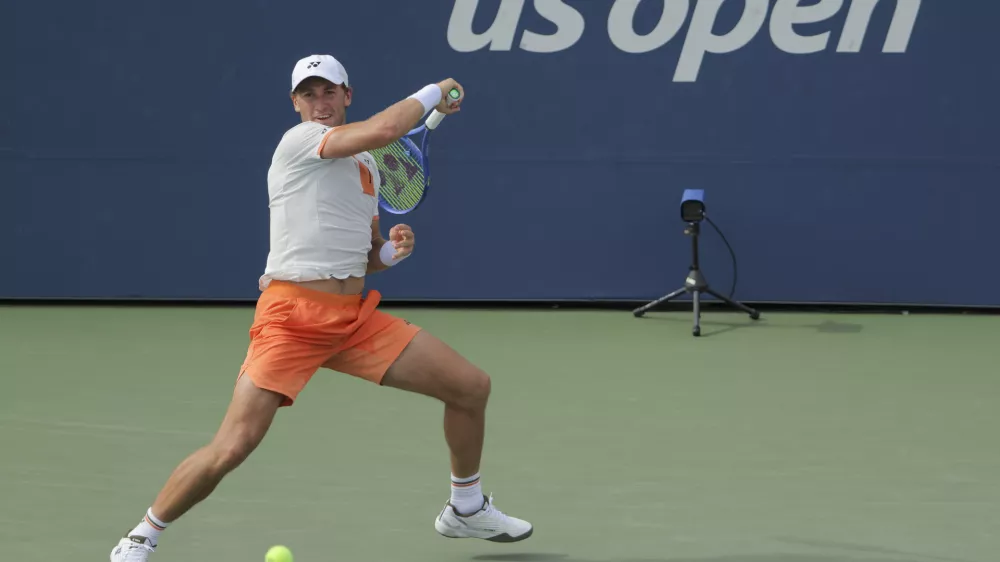 Casper Ruud, of Norway, returns a shot to Raphael Collignon, of Belgium, during the second round of the U.S. Open tennis championships, Wednesday, Aug. 27, 2025, in New York. (AP Photo/Andres Kudacki)
