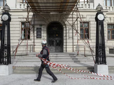 - 19.11.2021 simbolična fotografija - sodišče - višje - okrožno Tavčarjeva 9//FOTO: Luka Cjuha.