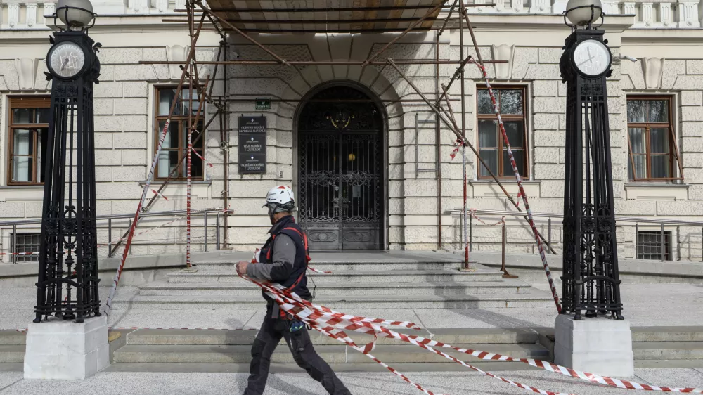 - 19.11.2021 simbolična fotografija - sodišče - višje - okrožno Tavčarjeva 9//FOTO: Luka Cjuha.