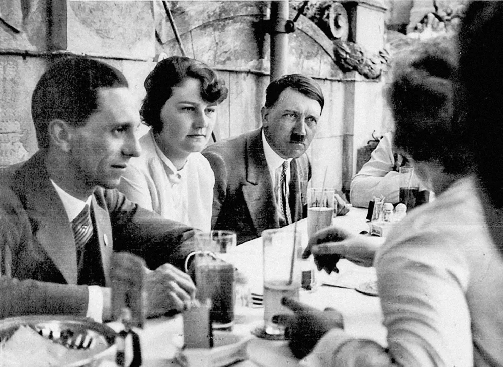 Goebbels w (levo), Geli Raubal in Hitler v Obersalzburgu / Foto: Profimedia