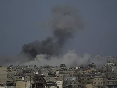 Smoke rises to the sky following an Israeli military strike in Gaza City, Sunday, Aug. 24, 2025. (AP Photo/Jehad Alshrafi)
