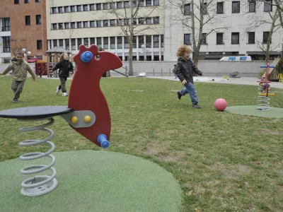 Otroška igrala, otroci, igra, Vrtec Ledina v Ljubljani //FOTO: Tomaž Zajelšnik