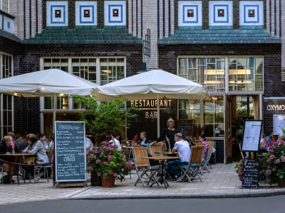 Slika ni ravno rožnata. 