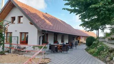 Koče v okolici Ljubljane: V objemu grajskih legend in domačih okusov