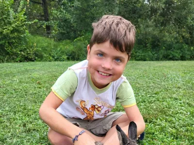 Osemletni Matic se po vrnitvi s Floride veseli začetka šole