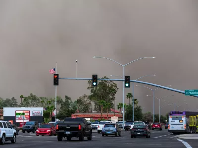 25 August 2025, US, Mesa: Vehicles move through heavy dust and low visibility during a monsoon storm in the Phoenix metropolitan area in Mesa. The National Weather Service said the storm brought strong winds, thunderstorms and low visibility. Photo: Eduardo Barraza/ZUMA Press Wire/dpa
