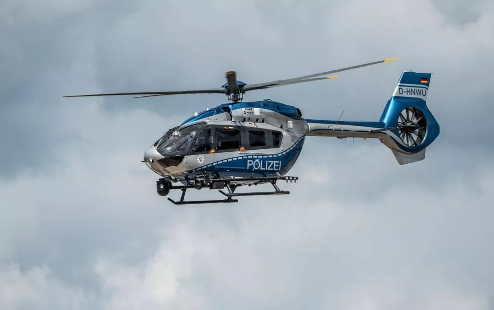 Polizeihubschrauber, Airbus Helicopters H145, der Landespolizei NRW, nach dem Start auf dem Flughafen Düsseldorf, Polizeifliegerstaffel, Polizeihubschrauber *** Police helicopter, Airbus Helicopters H145, of the NRW state police, after take-off at Düsseldorf Airport, police flight squadron, police helicopter,Image: 1027865094, License: Rights-managed, Restrictions: imago is entitled to issue a simple usage license at the time of provision. Personality and trademark rights as well as copyright laws regarding art-works shown must be observed. Commercial use at your own risk., Model Release: no