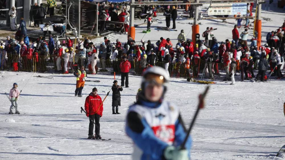 - Smuči&scaron;če RTC Žičnice Kranjska Gora - - varnost na smuči&scaron;čih - policijski nadzor alkoholizirinasti nad smučarji in varnostni nadzor nadzornikov smuči&scaron;č,//FOTO: Luka CjuhaOPOMBA: ZA OBJAVO V PRILOGI &ndash; DNEVNIKOV OBJEKTIV - REPORTAŽA
