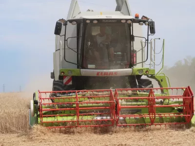 Goričko, kmetijstvo, njiva, pšenica, žetev, kombajn. Foto: Tatjana Pihlar 