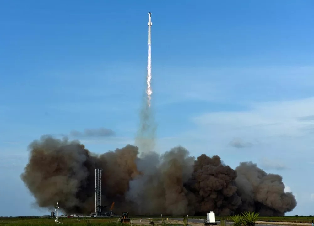 A SpaceX Super Heavy booster carrying the Starship spacecraft lifts off on its 10th test flight at the company's launch pad in Starbase, Texas, U.S., August 26, 2025. REUTERS/Steve Nesius