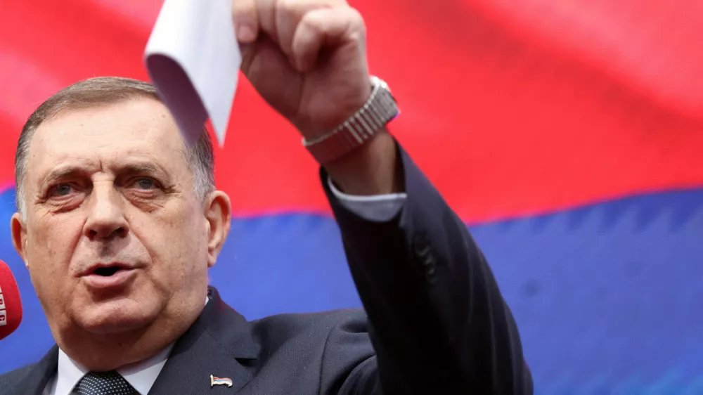 President of Republika Srpska (Serb Republic) Milorad Dodik addresses his supporters reacting to court decision on charges that he defied rulings by an international peace envoy, in Banja Luka, Bosnia and Herzegovina, February 26, 2025. REUTERS/Amel Emric