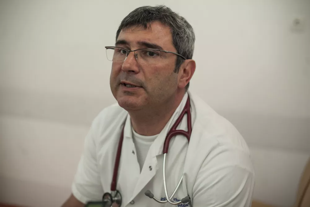 ﻿mag. Hugon Možina, dr.med, vodja internistične prve pomoči UKC Ljubljana- 04.06.2015 - Univerzitetni klinični center v Ljubljani - Internistična prva pomoč (IPP), specialistična služba, del Urgentnega bloka Univerzitetnega kliničnega centra v Ljubljani - Urgentni blok UKC - urgenca -  ///FOTO: Luka Cjuha. / Foto: Luka Cjuha