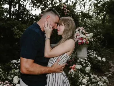 Ameriška pevka Taylor Swift se je zaročila s svojim partnerjem, igralcem ameriškega nogometa Travisom Kelcem. Foto: IG/taylorswift