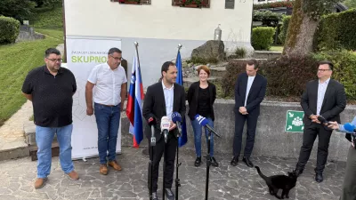 Medvode, pri rojstni hisi Jakoba Aljaza.Uvodna predstavitev ob ustanovitvi politicne stranke Skupnost - Zveza list lokalnih skupnosti.Zupan Hrastnika Matej Funkl.