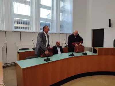 Zloraba sredstev: Kupil zobozdravstveni stol za blaženje stresa zaposlenih