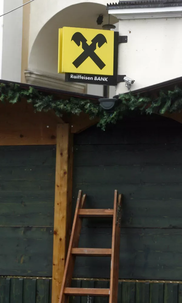 - Raiffeisen Banka - poslovalnica Ljubljana I, Pogačarjev trg 2, stavba //FOTO: Bojan Velikonja