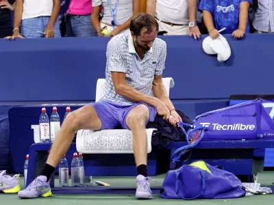Tennis - U.S. Open - Flushing Meadows, New York, United States - August 25, 2025 Russia's Daniil Medvedev breaks his racquet after his first round match against France's Benjamin Bonzi REUTERS/Eduardo Munoz