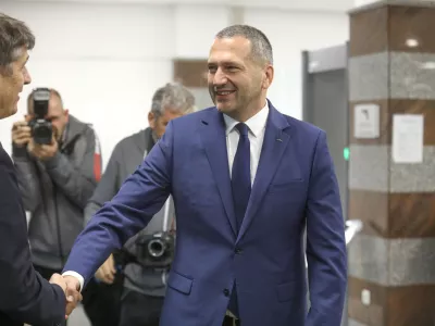 Borut Sajovic minister za obrambo in Damir Črnčec8.10.2024 - prihod novoimenovanega ministra za obrambo Boruta Sajovica pred ministrstvo za obrambo in sprejem z vojaškimi častmi - ministrstvo za obramboFOTO: Luka Cjuha