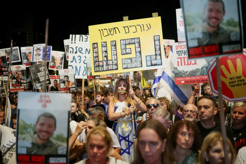 Protesters take part in a rally to demand the immediate end of the war in Gaza and the release of all hostages who were kidnapped during the deadly October 7, 2023 attack on Israel by Hamas, in Tel Aviv, Israel, August 26, 2025. REUTERS/Shir Torem   TPX IMAGES OF THE DAY