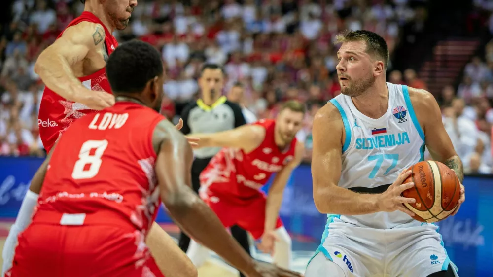 Basketball - FIBA EuroBasket 2025 - Group Phase - Slovenia v Poland - Spodek, Katowice, Poland - August 28, 2025 Slovenia's Luka Doncic in action Grzegorz Celejewski/Agencja Wyborcza.pl via REUTERS ATTENTION EDITORS - THIS IMAGE WAS PROVIDED BY A THIRD PARTY. POLAND OUT. NO COMMERCIAL OR EDITORIAL SALES IN POLAND.