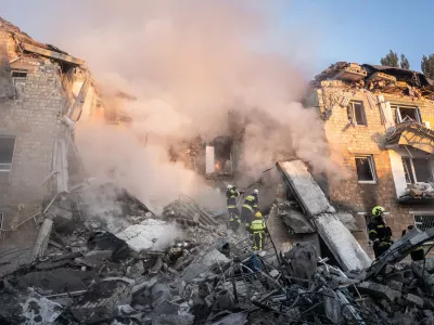 28 August 2025, Ukraine, KievUkrainian emergency inspect the damage caused by an overnight Russian attack on a civilian apartment building. PhotoPatryk Jaracz/SOPA Images via ZUMA Press Wire/dpa