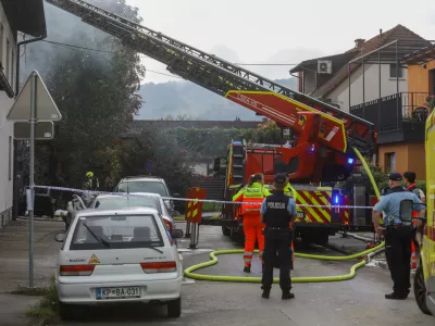 29.08.2025 - Požar v Mostah - delavnica - policija - gasilciFoto: Luka Cjuha